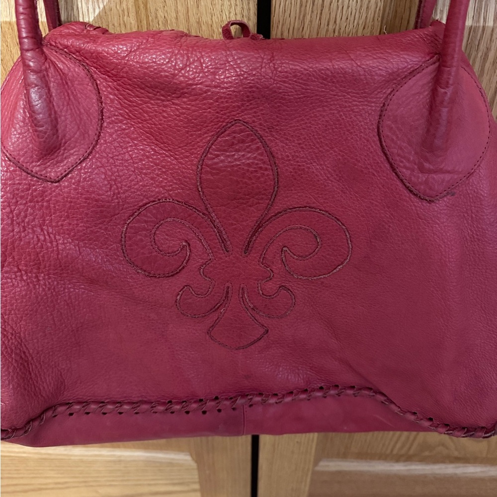 Vintage Chic Red Leather Shoulder Bag - Picture 2 of 6